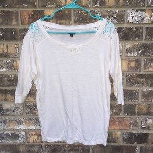American Eagle off white 3/4 shirt